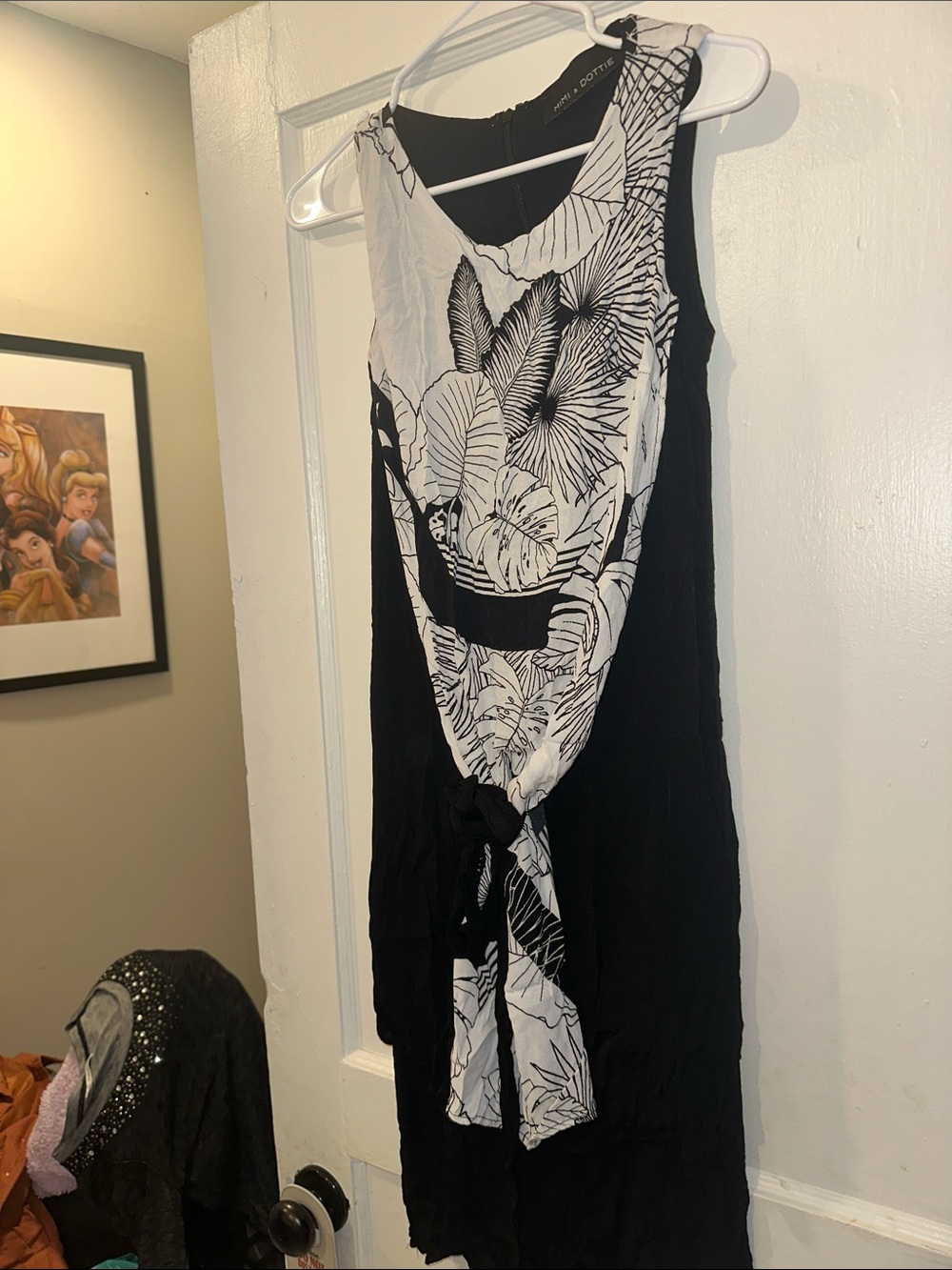 Sleeveless Black Midi Dress with White Leaf-Print Panel and Tie